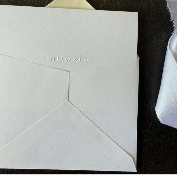 Tiffany & Co. Elegant Gold Drop Earrings - Picture 10 of 13